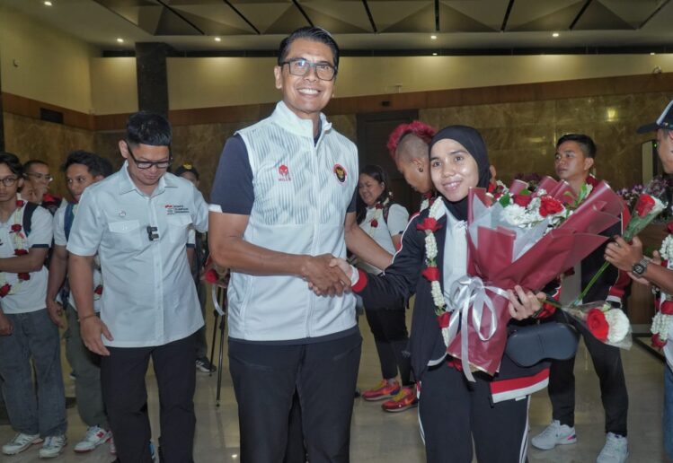 Atlet Indonesia berlatih di lintasan atletik sebagai persiapan menghadapi kompetisi internasional