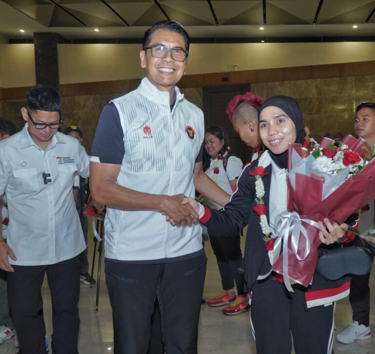 Atlet Indonesia berlatih di lintasan atletik sebagai persiapan menghadapi kompetisi internasional