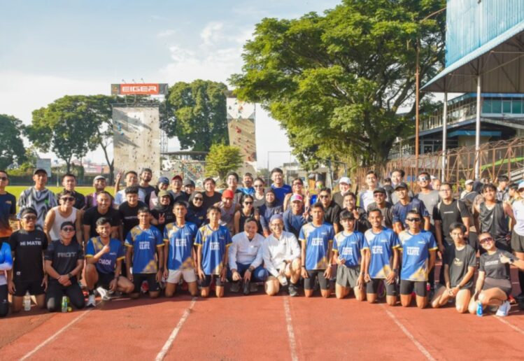Atlet berlari dalam kompetisi atletik internasional tahun 2026 dengan persaingan ketat di lintasan stadion modern